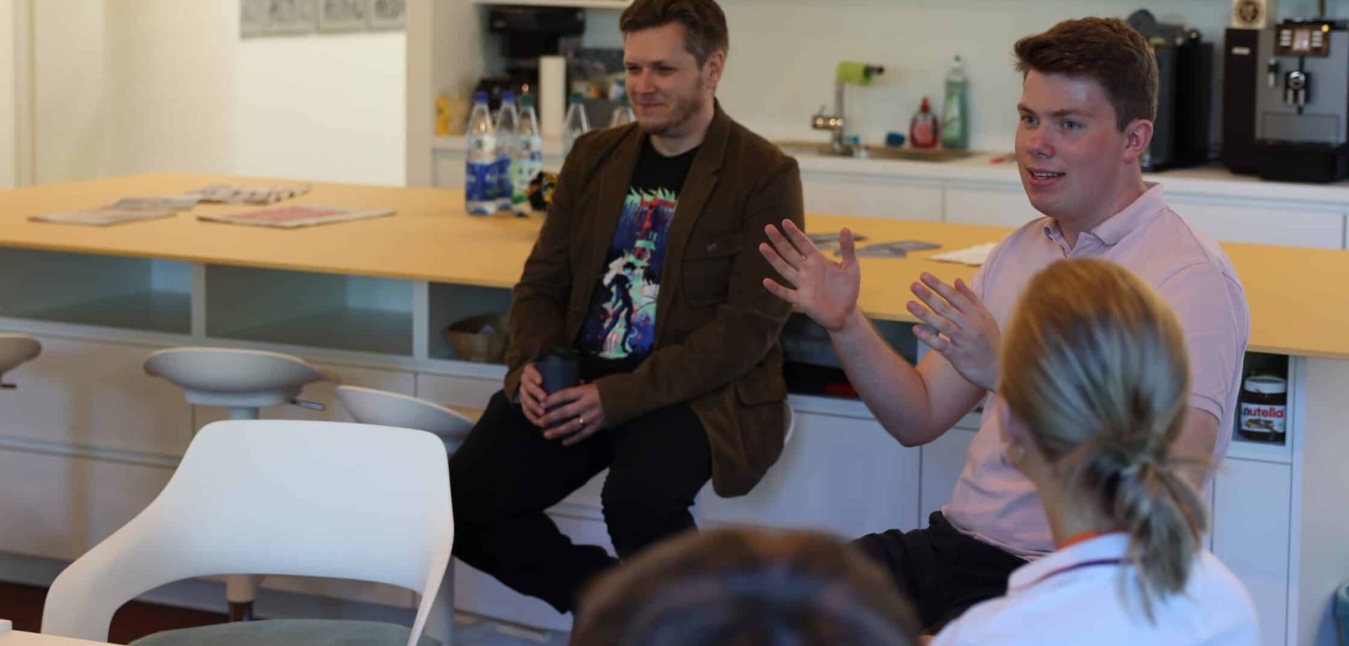 Jörn von Lutzau und Christian Spangenberg beim Berufsinformationstag in der Lounge des Medienhauses